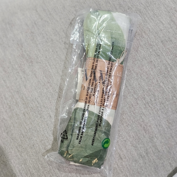 Virginia Wolf Wonder Wrap - Picture 3 of 3